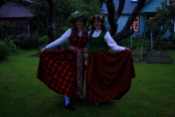 Zane und ich in Lettischer Volkstrcht